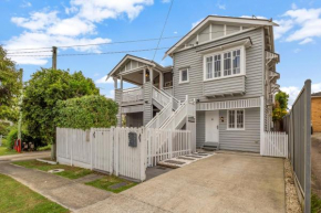 Cedar Street Lodge 5BRMS 3BTHS 2 homes in 1